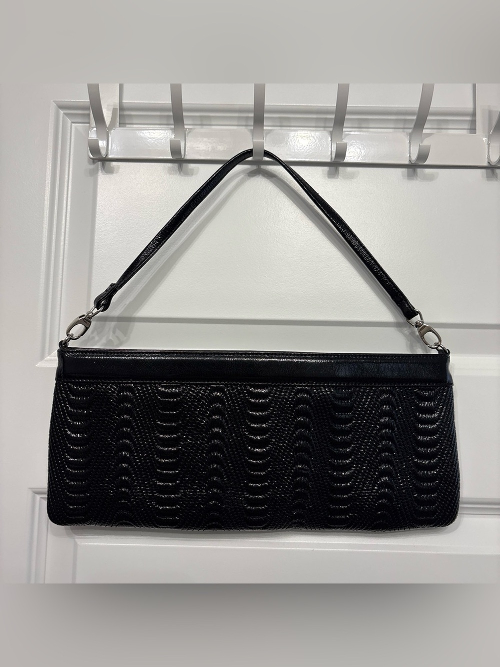 Hobo Black Women's Shoulder Clutch Bag - Sleek Textured Design